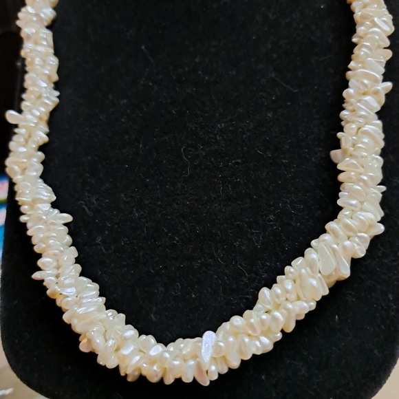 Triple Twist Natural Pearl Necklace - Picture 4 of 9